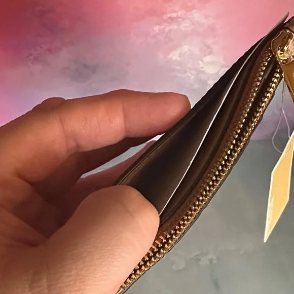 Michael Kors Jet Set Travel Medium TZ Card Case in a crocodile-embossed "Deer" - Picture 12 of 14